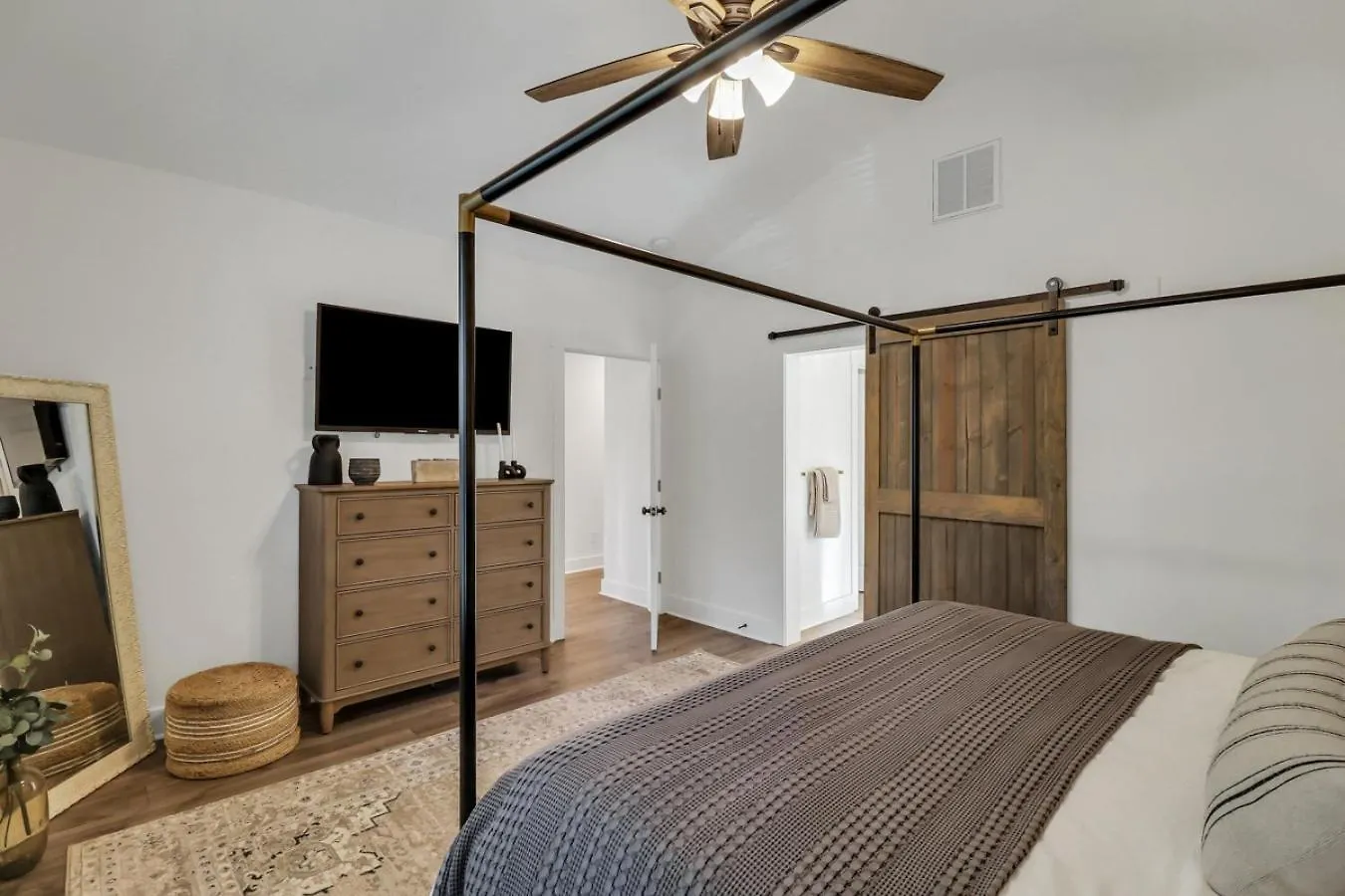 Savannah Comfort Sanctuary By Oatland Island Wildlife Center United States